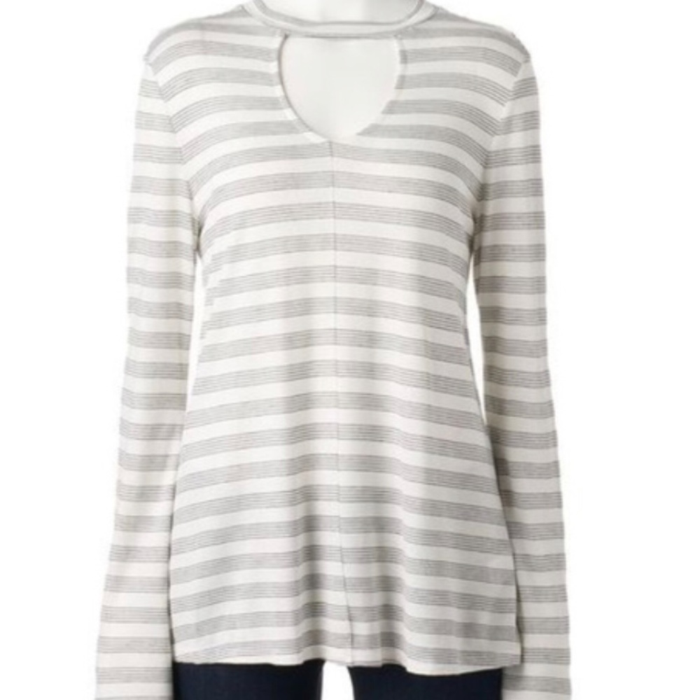 Women’s cut out Apt 9 shirt size Med